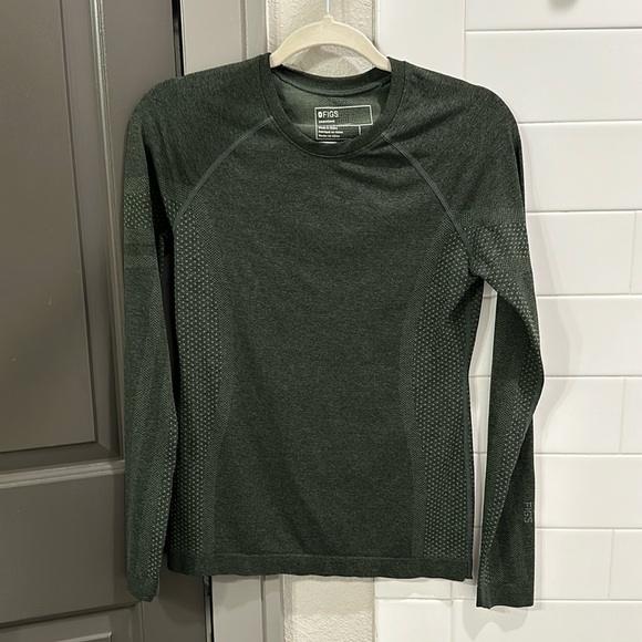 Figs Tops - Figs Salta Long Sleeve S Beautiful Sage Green Color